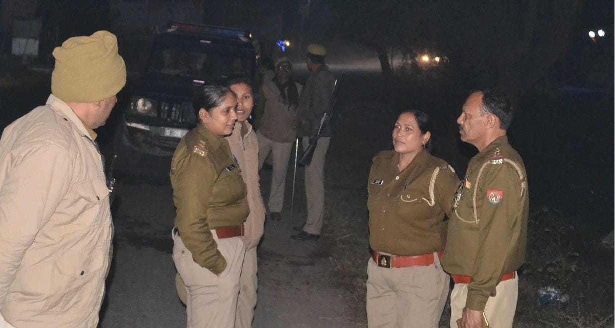 पुलिस ने भाई को पकड़ा, तो युवती तालाब में कूदी