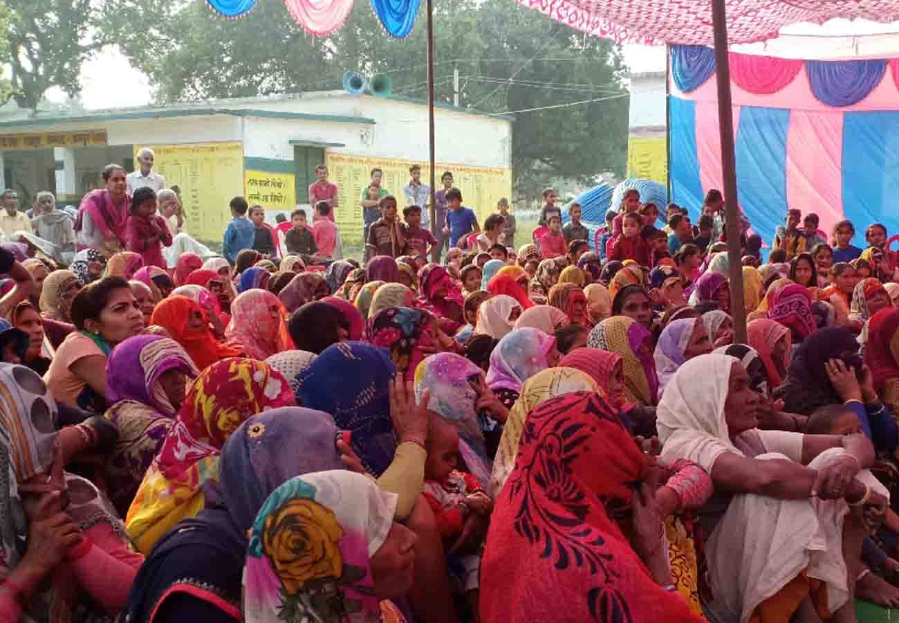 NRI woman came to home town kanpur dehat to celebrate diwali from Nederland