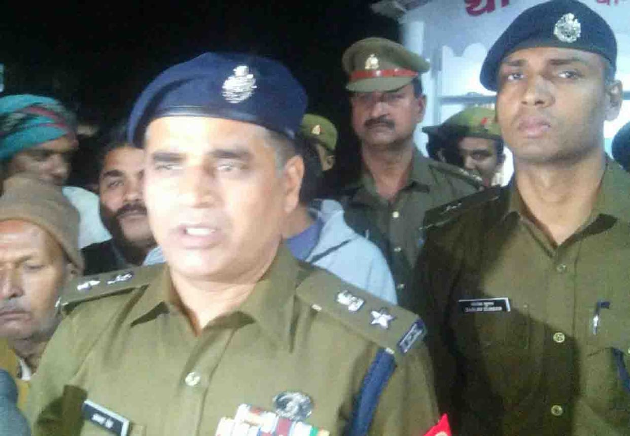 छेड़खानी के विरोध में महिलाओं का थाने पर प्रदर्शन