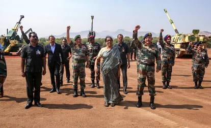 k-9 vjra m77 hovitzer Indias position on Pakistan and China border will be stronger