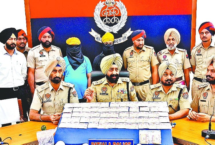 Two gang members arrested for making fake NOC of car in jalandhar