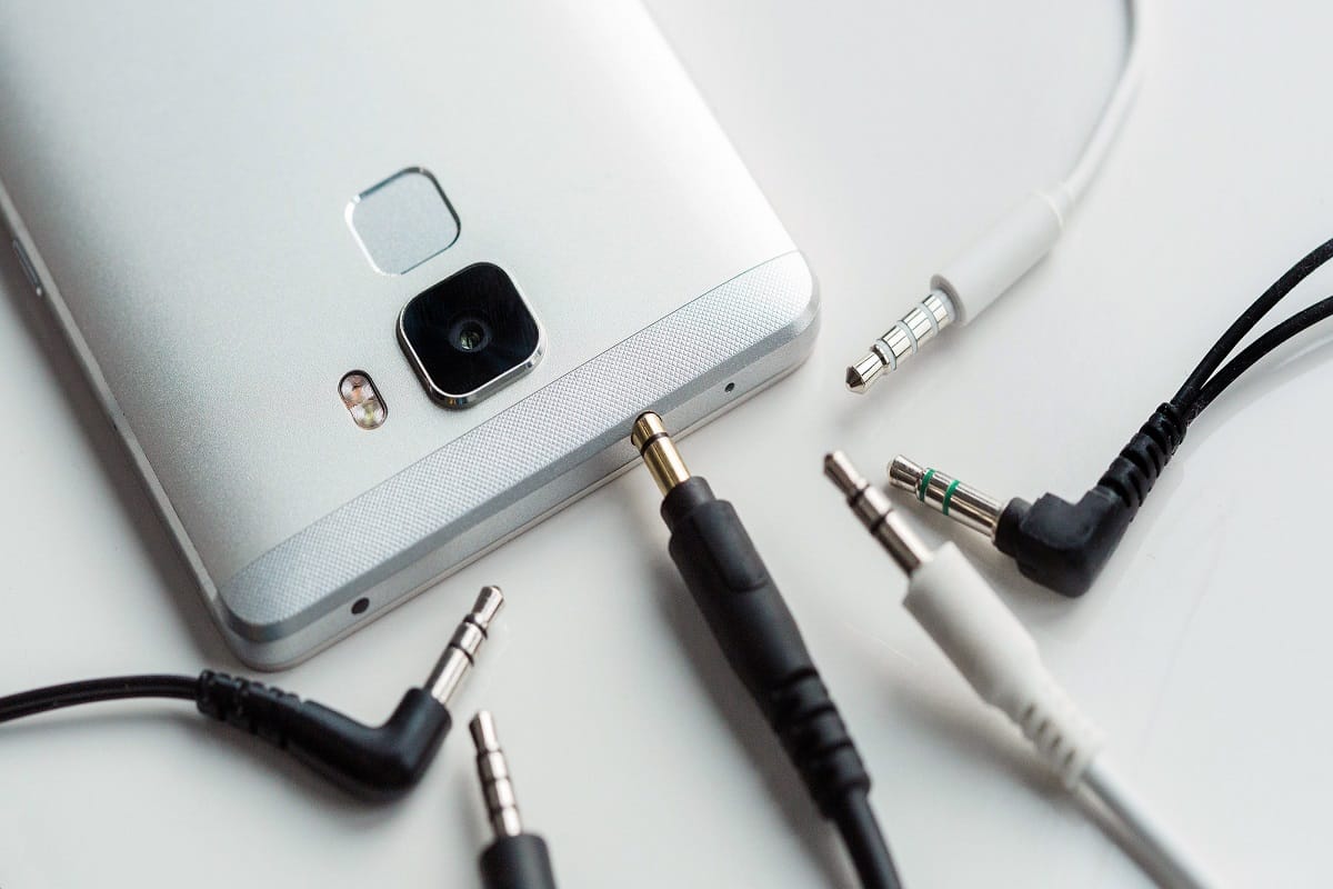 Private mobile signal booster is illegal to avoid call drop