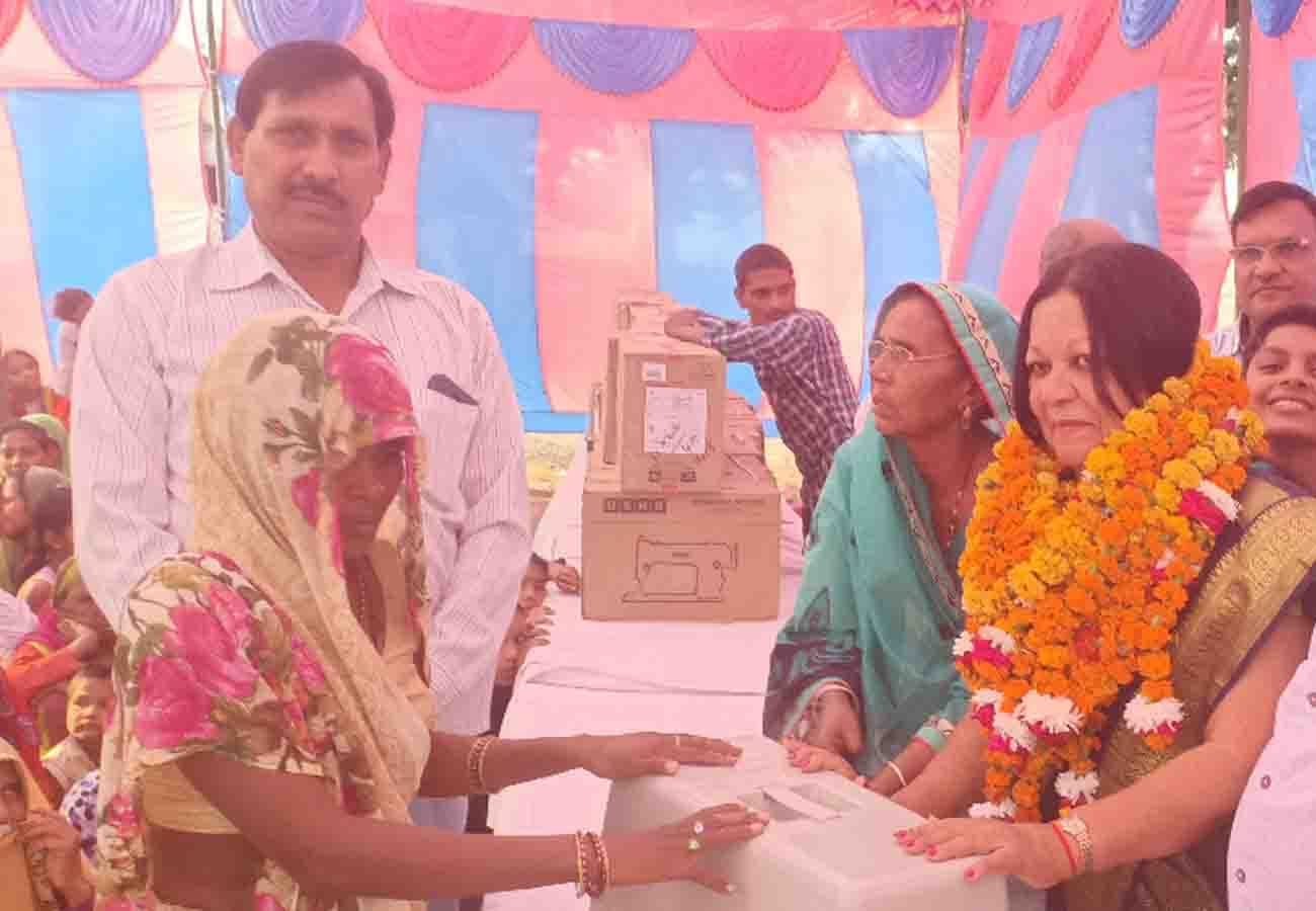 NRI woman came to home town kanpur dehat to celebrate diwali from Nederland