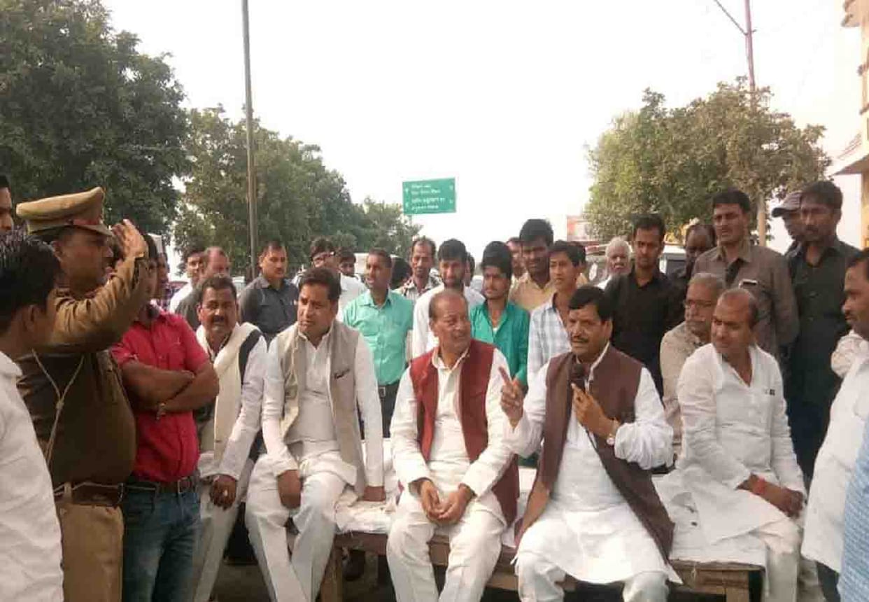 Shivpal yadav rebuke policeman in etawah