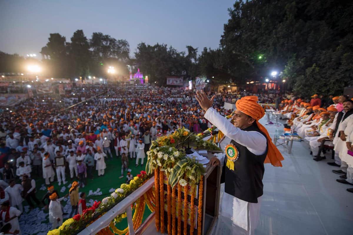 Very first  time in varanasi when uncontrol crowd reached at govardhan puja