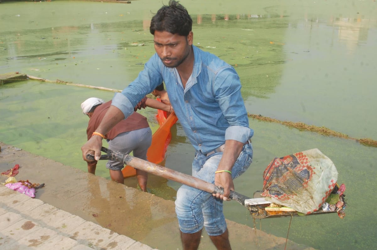 साफ कराए गए छठ घाट और पोखरा