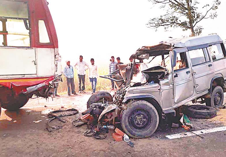 due to fog bolero hit with roadways bus, 8 died.