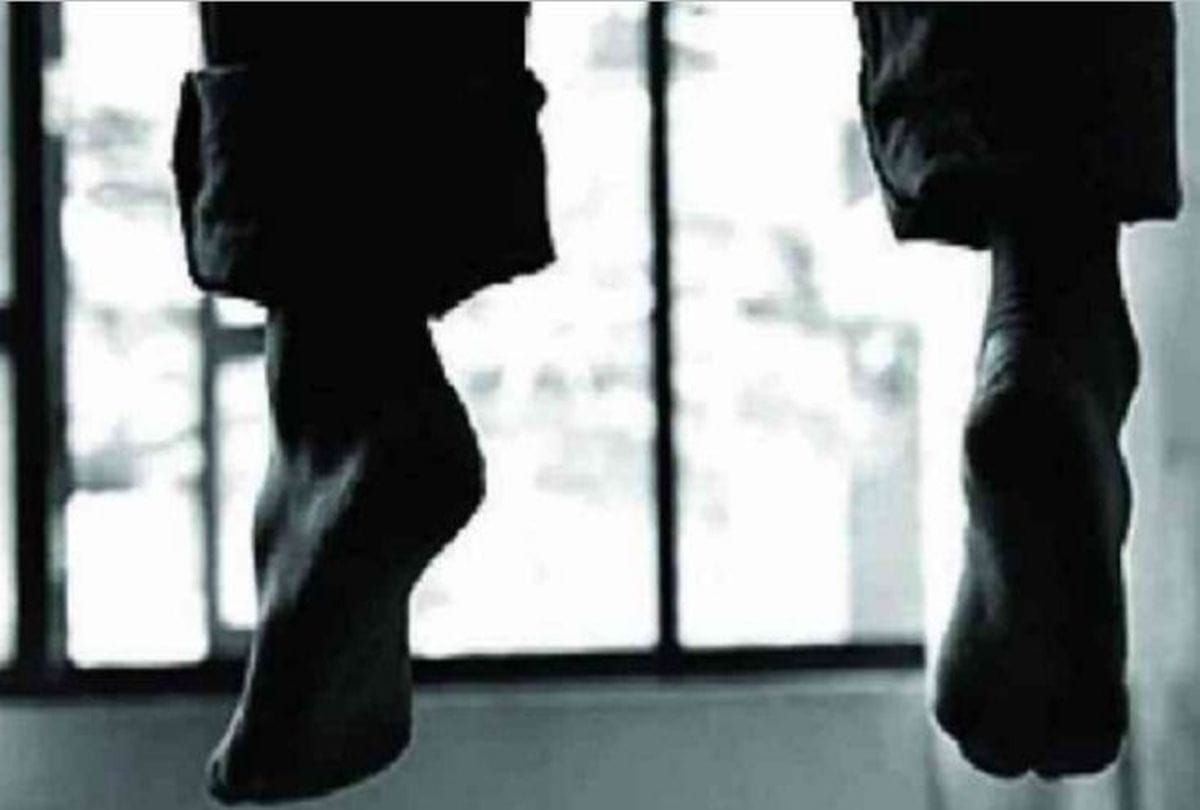 shiksha mitra commits suicide by hanging in agra
