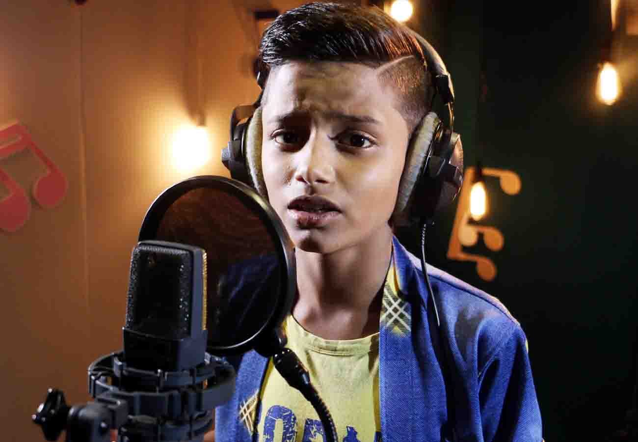 Anurag verma from Kanpur becomes the first finalist of Live Singing reality show Love Me India