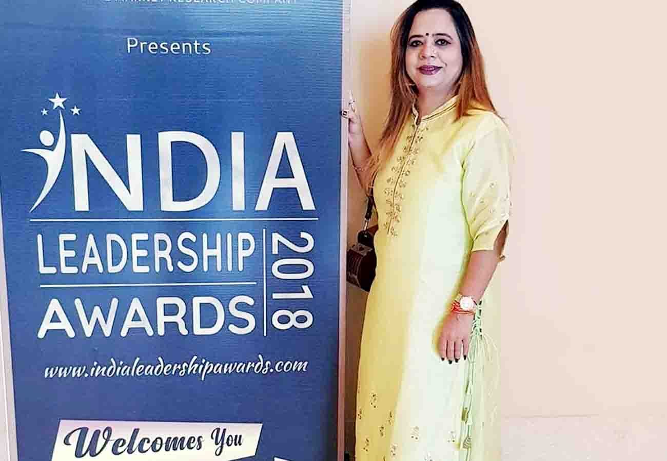 Fashion Designer Sujata won Leadership Award