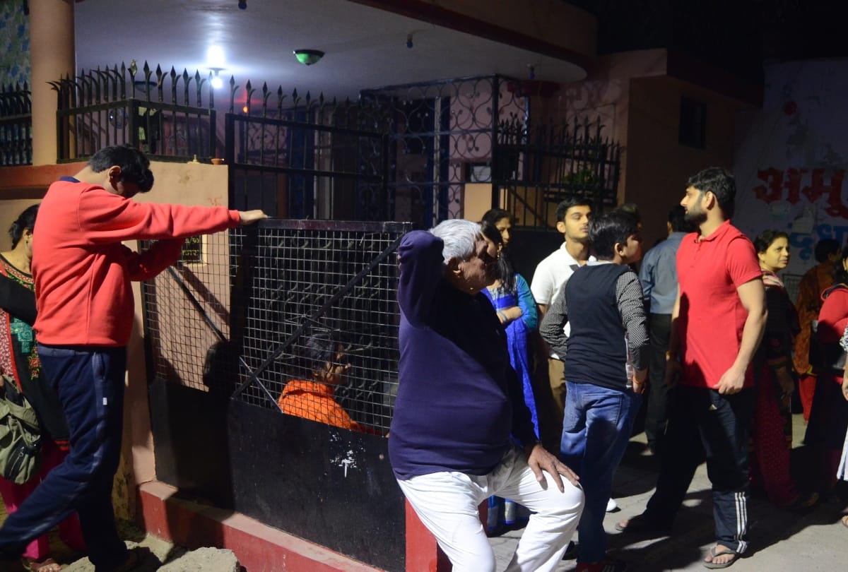 fire in rohtas apartment of lucknow