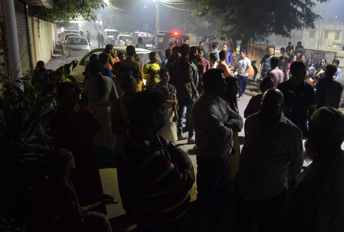 fire in rohtas apartment of lucknow
