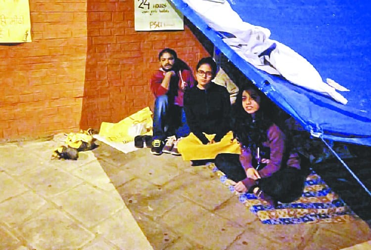 Punjab University Girl Students on Protest in Winters