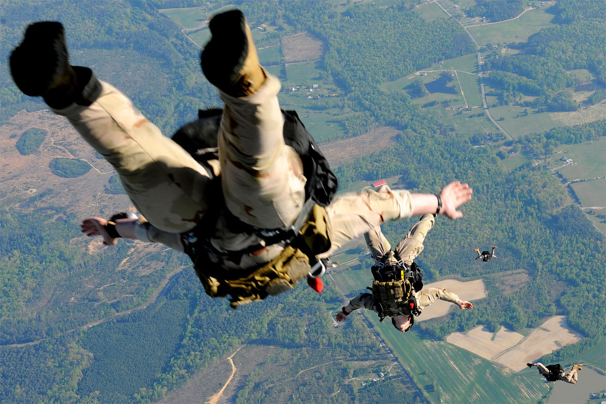 paratrooper dies due to parachute does not open in agra