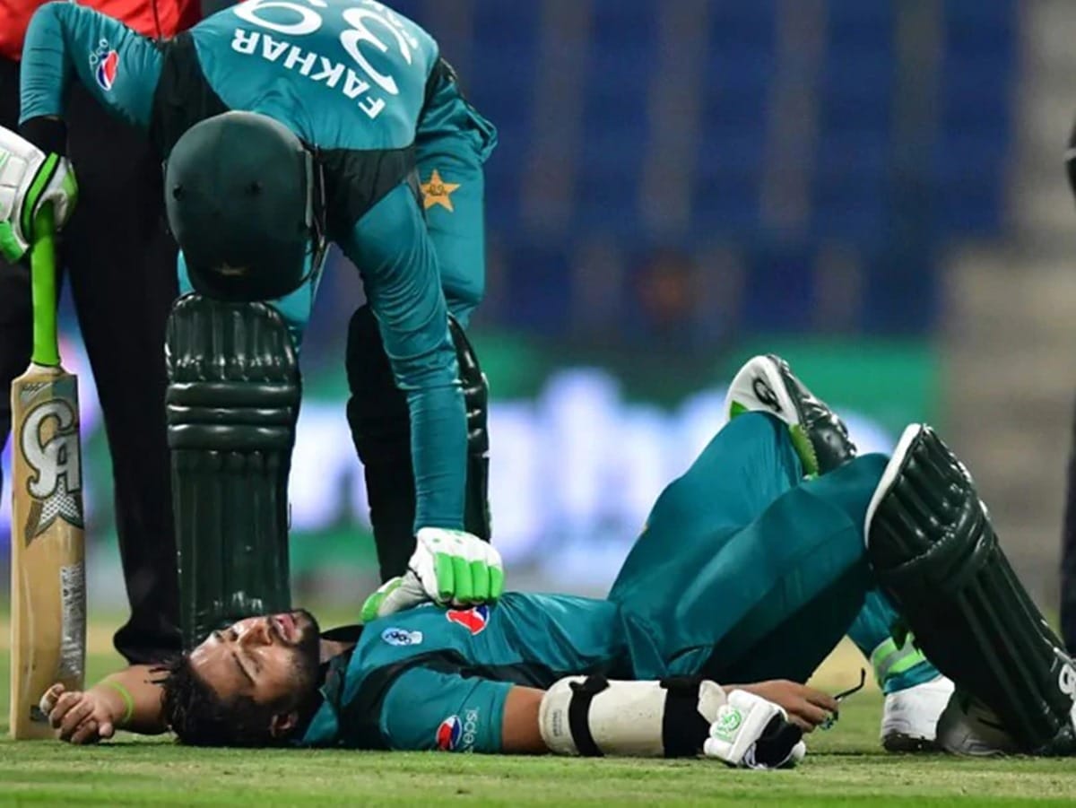 shoaib malik powerful shot is dimage to Henry Nicholls in pakistan vs new zealand match