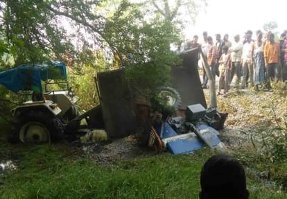 unnao passenger train hits tractor trolley, three people injured