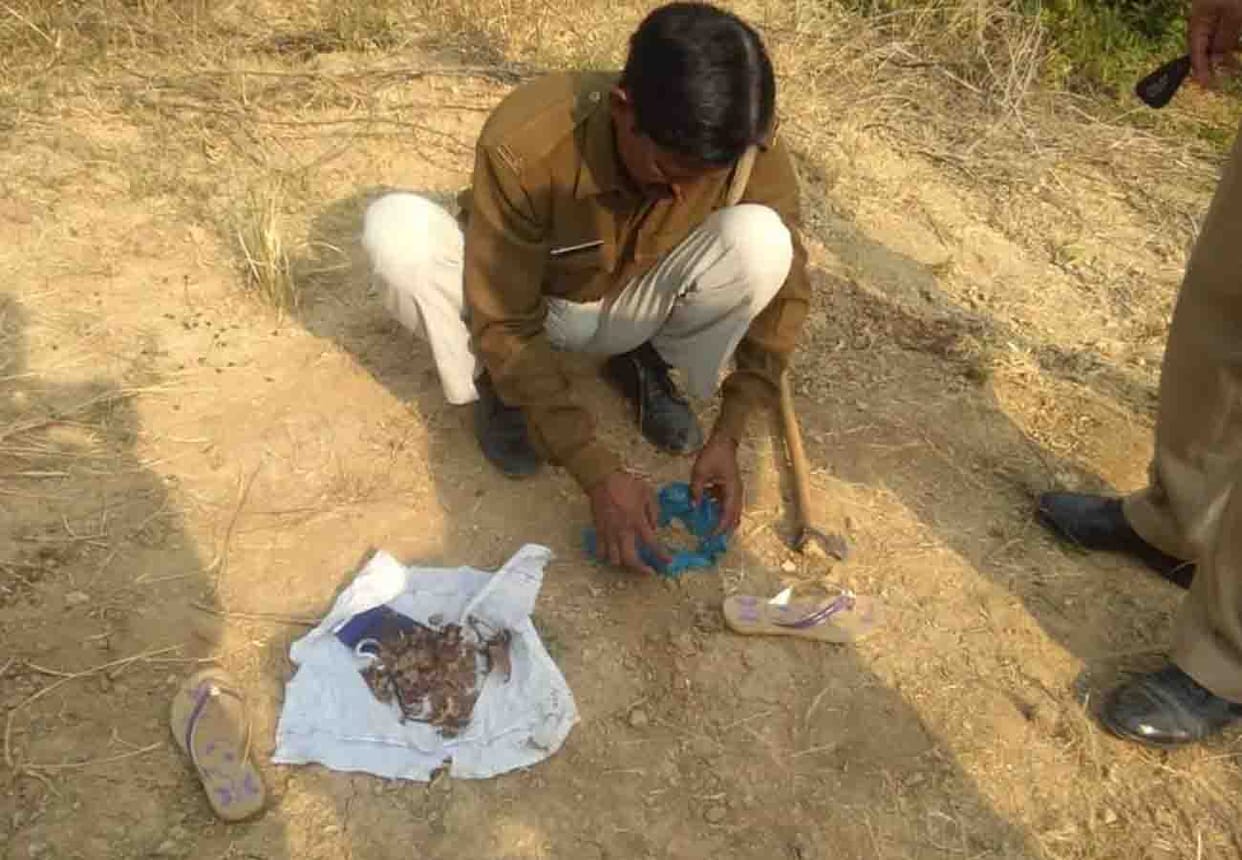 गोवर्धन में युवती की हत्या कर शव करब में रखकर फूंका
