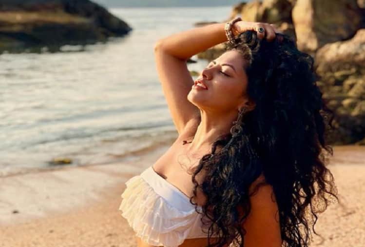 Kavita Kaushik lashes out on trollers on who are commenting on Yoga Bikini pictures