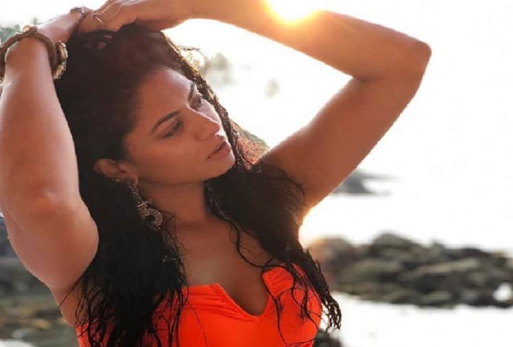 Kavita Kaushik lashes out on trollers on who are commenting on Yoga Bikini pictures