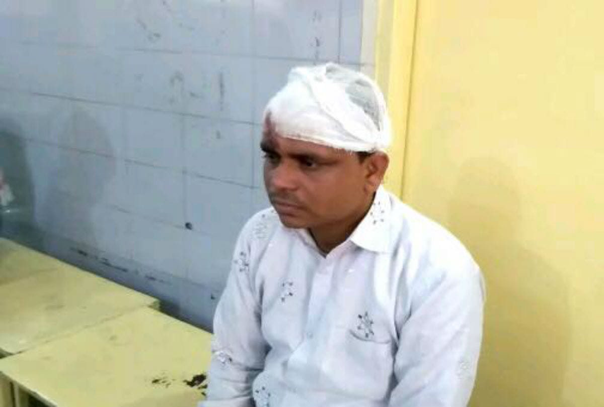 villagers attack police team in etah news