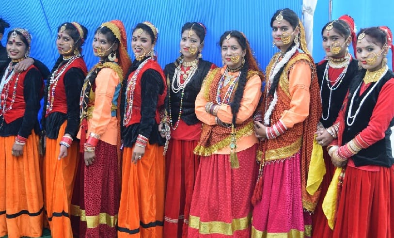 आचार संहिता का असर : कलाकारों को मिला मुख्य अतिथि का मंच