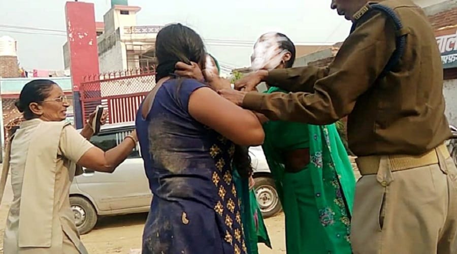 Dispute between mother and daughter in Muzaffarnagar police station