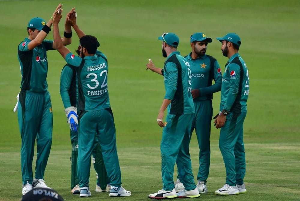 Pakistan won by 6 wickets against new zealand in 2nd odi at Abu Dhabi