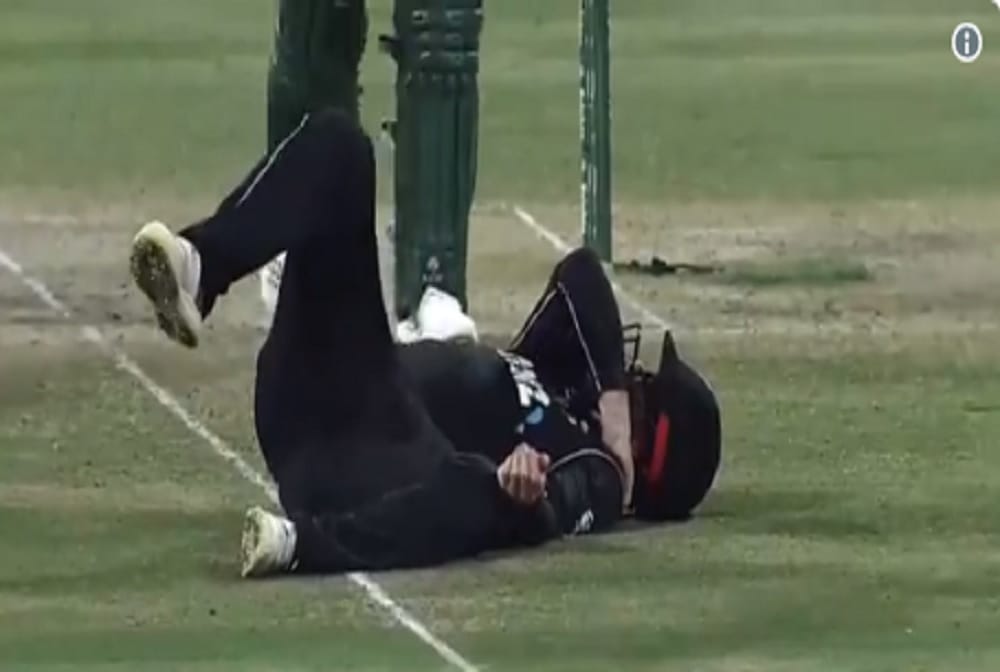 shoaib malik powerful shot is dimage to Henry Nicholls in pakistan vs new zealand match