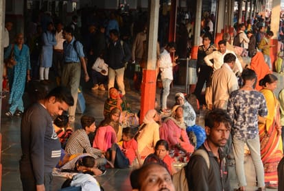 passengers celebrated diwali in train