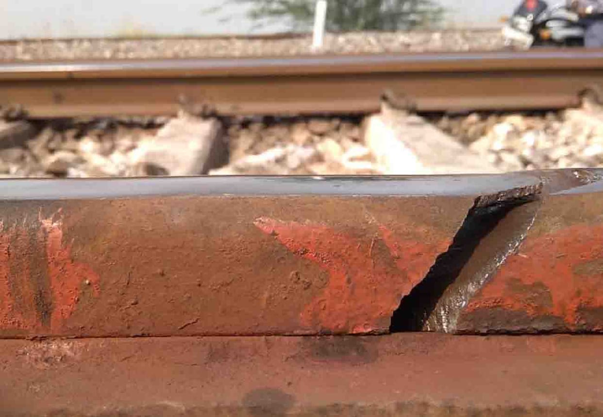 up down track break in unnao