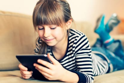 Use of Smatphone is Dangerous for Childrens Eyes, Health Tips