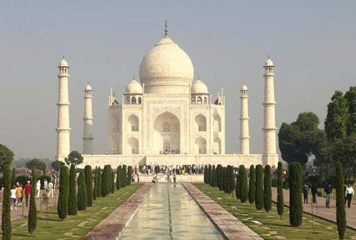 ASI pasted notice on Taj Mahal Gate over Namaz