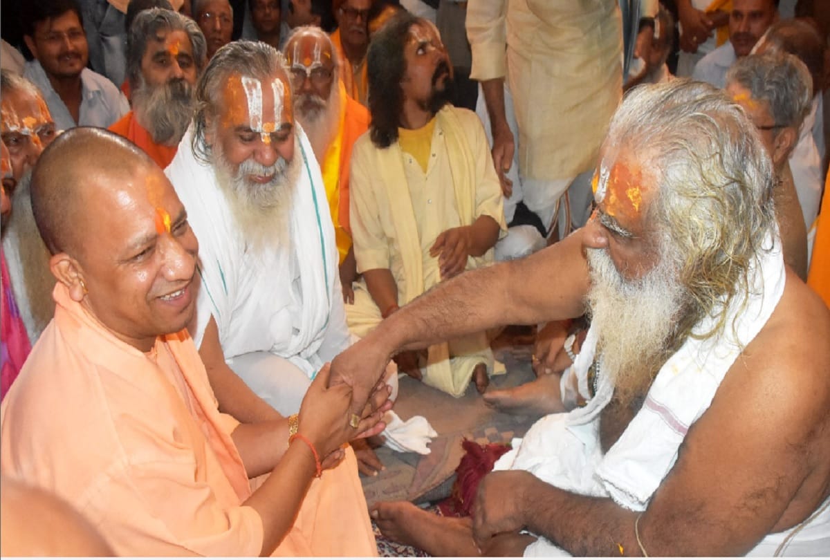 Chief Minister Yogi Adityanath meet saints in Ayodhya