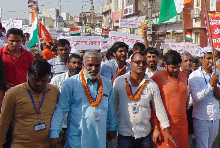Villagers protest continue  for AIIMS in Manethi