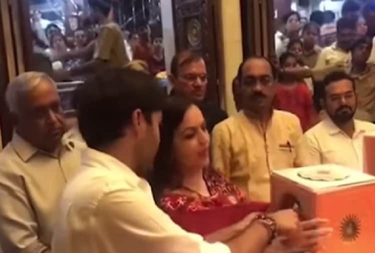 Isha Ambani wedding card price 3 lakh rupees and Akash Ambani card price 1 lakh 50 thousand rupees