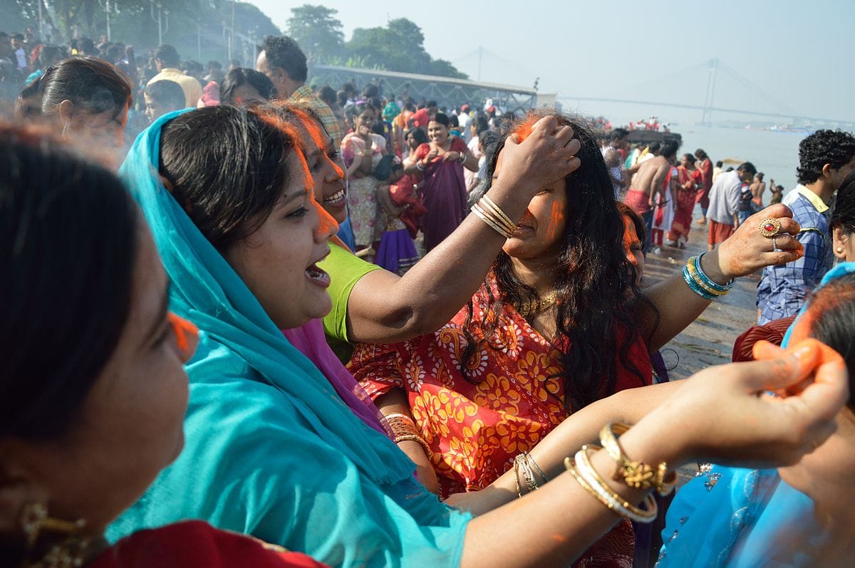 chhath puja arghya 2018 time, mantra, vidhi, significance and offering water to sun
