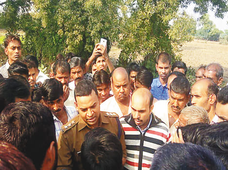 passengers and bus driver raid, jammed