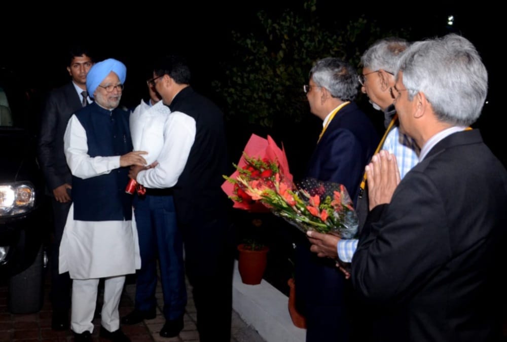 Former Prime Minister Manmohan Singh arrives uttarakhand for three days visit