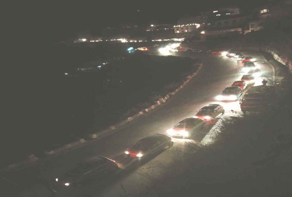 9 Km long traffic jam on nh from dhali to Kufri