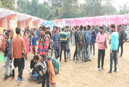 three thousand registered for job fair and 881 got job