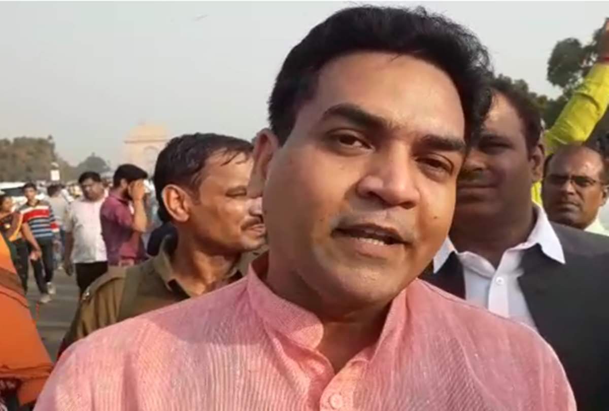 pulwama attack aap leader kapil mishra and swara bhasker war of words on twitter
