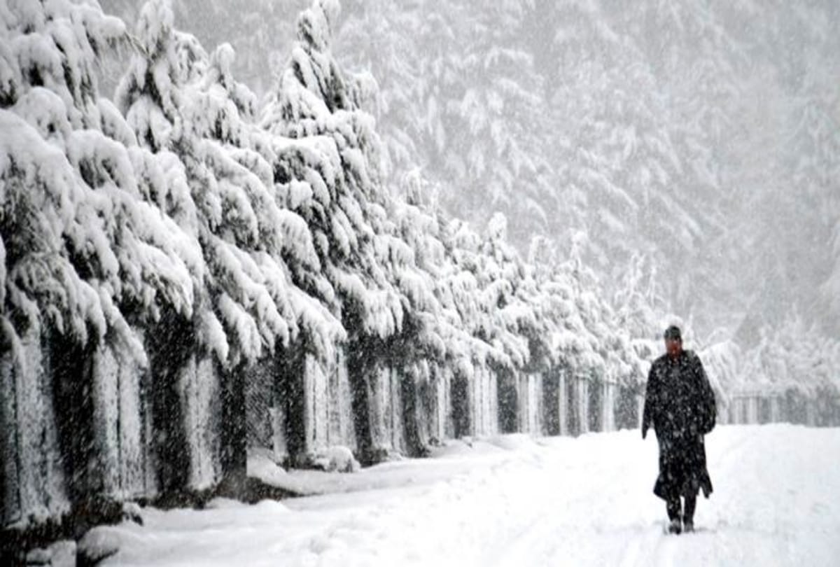 if you want to enjoy snowfall this is the best time to visit Kashmir