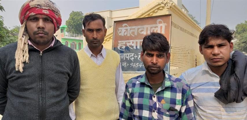 Bike, six thousand cash looted