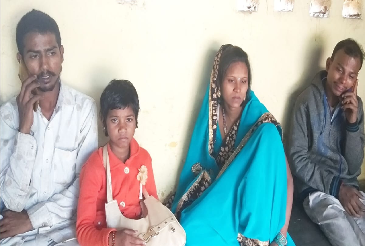 woman killed after Dispute over smoking cigarette in train at shahjahanpur railway station