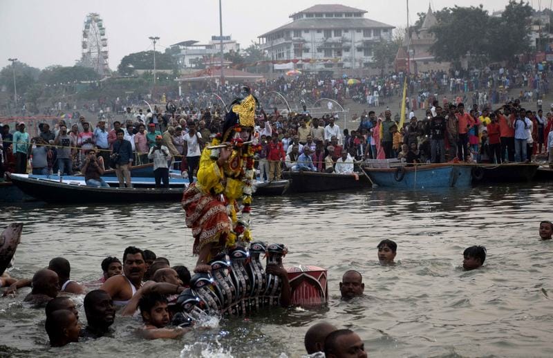 see the photos of world famous nag nathaiya mela of varanasi
