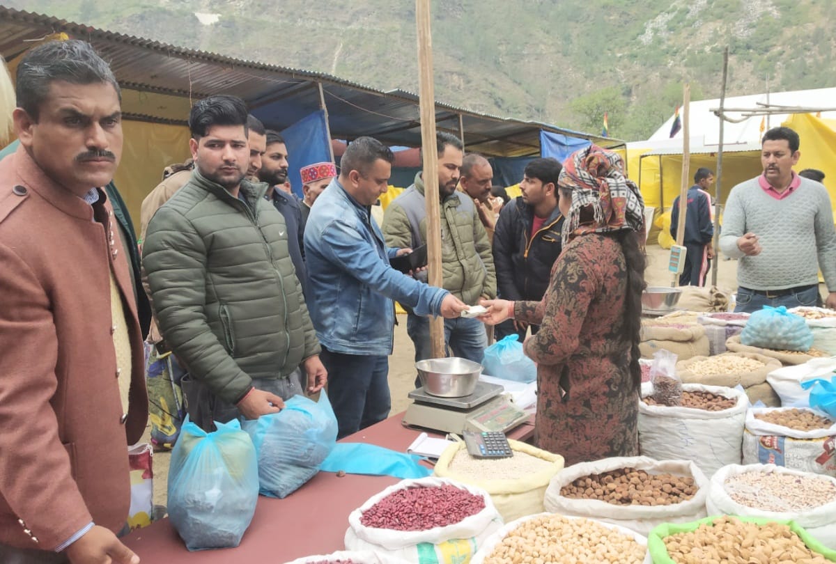 Laavi Fair commences in Rampur market of dry fruit handicrafts products