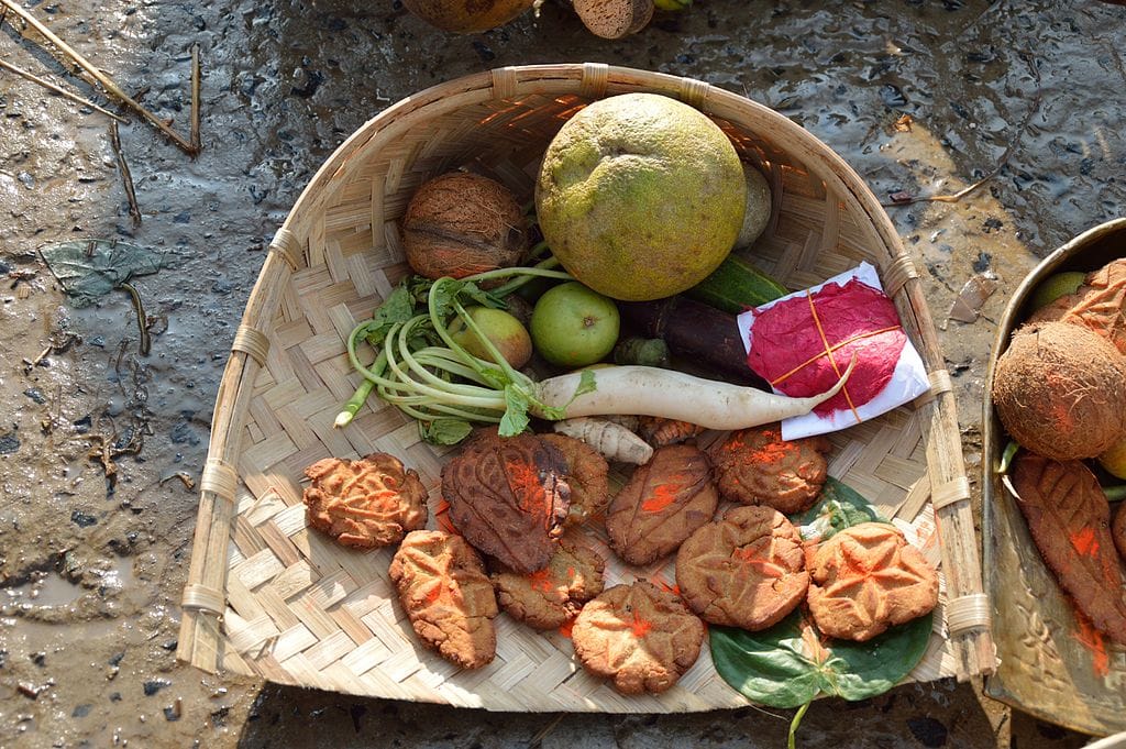 chhath puja arghya 2018 time, mantra, vidhi, significance and offering water to sun