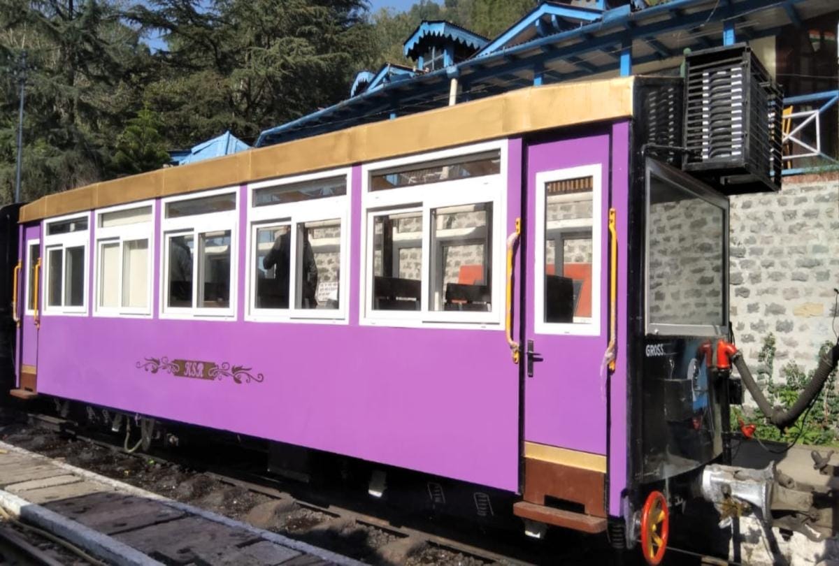 Railway's Vista Dome Coach equipped with modren facilities reached shimla