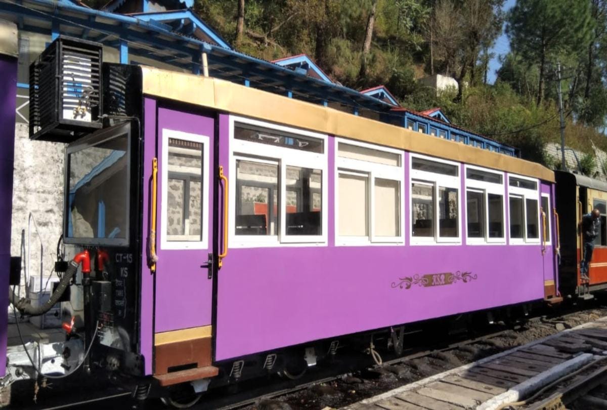 Railway's Vista Dome Coach equipped with modren facilities reached shimla
