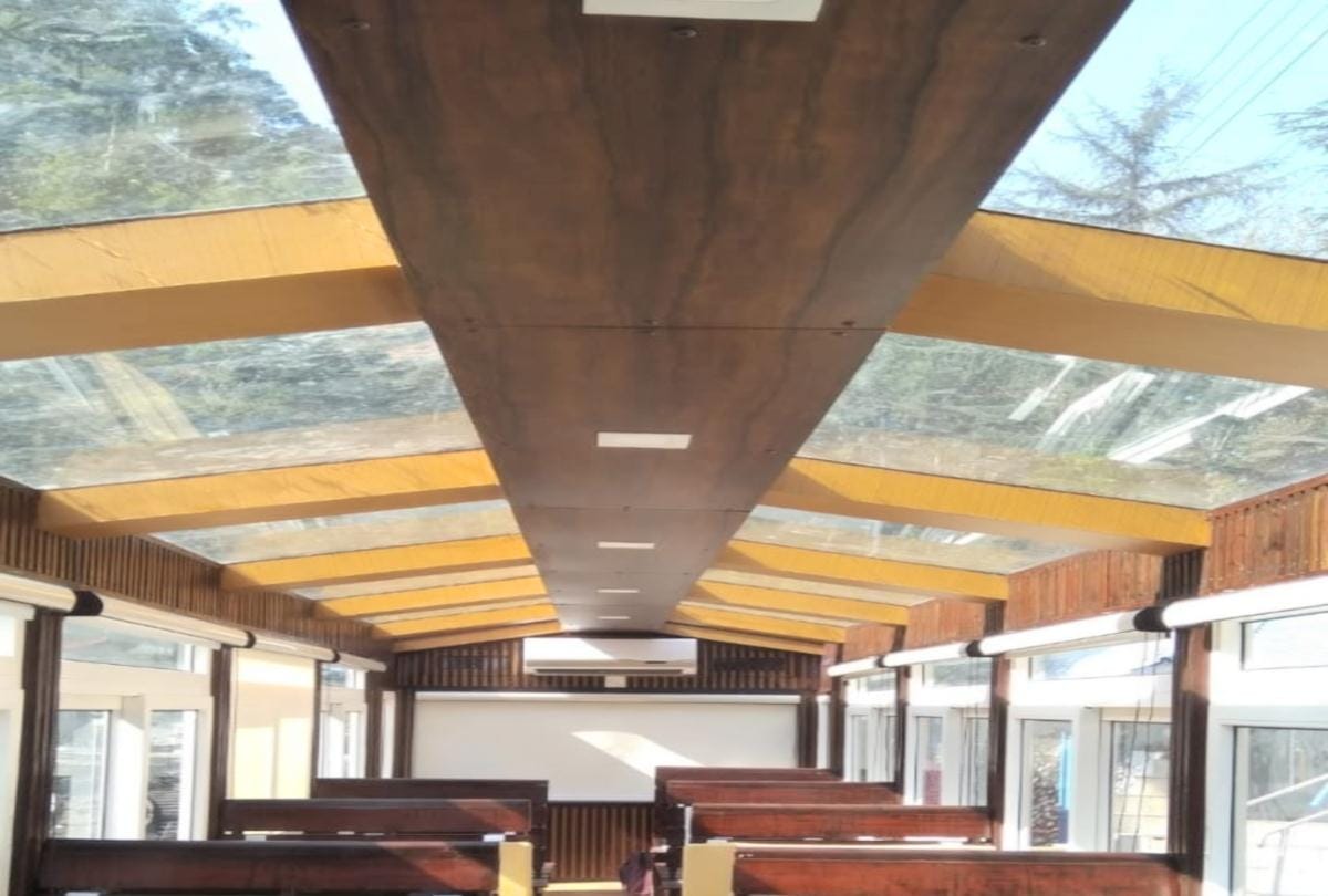 Railway's Vista Dome Coach equipped with modren facilities reached shimla